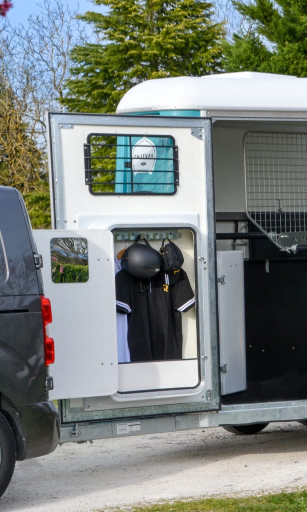 Coffre de courtoisie